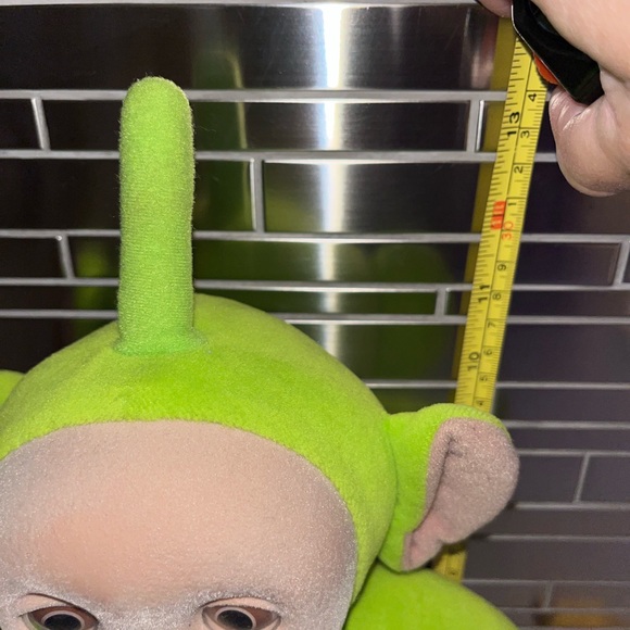 7 adorable teletubbies. Includes plush and plastic teletubbies! And plastic toy. - Picture 11 of 16